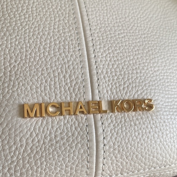 MICHAEL Michael Kors BEDFORD🤍WHITE🤍LEATHER MEDIUM CRESCENT SHOULDER BAG🌟NWT🌟 - Picture 9 of 17